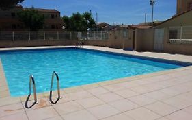 Agreable Villa Dans La Marina Avec Piscine